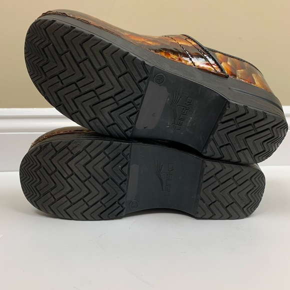 Dansko professional nursing clogs in reptile print - Picture 6 of 9